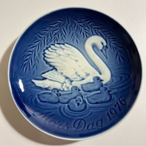 1976 Bing & Grondahl Mother's Day Plate SWAN WITH CYGNETS Henry Thelander Denmar